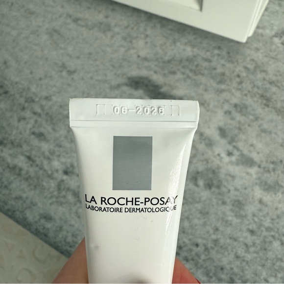 La Roche-Posay Redermic R Anti Aging Retinol Face Cream - Picture 4 of 8